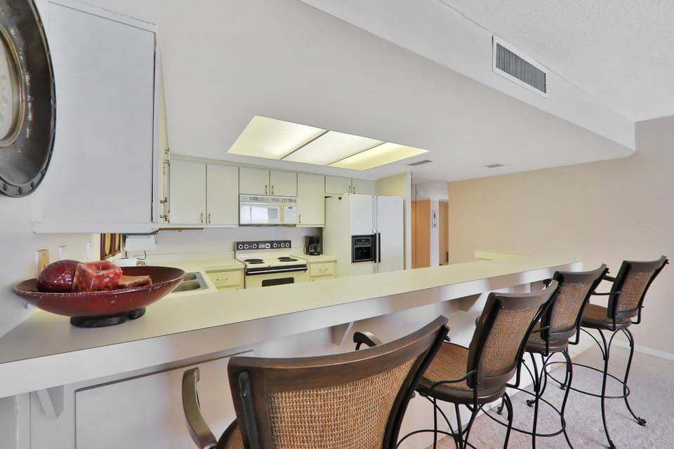 Kitchen or kitchenette, Seating area, Dining area