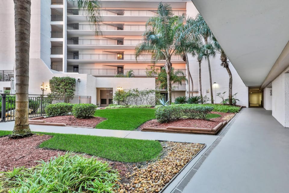 Property building, Spring, Day, Garden