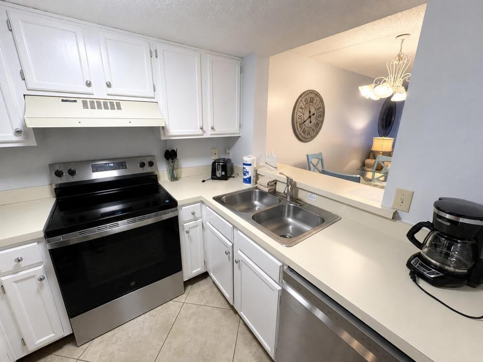 Kitchen or kitchenette, kitchen