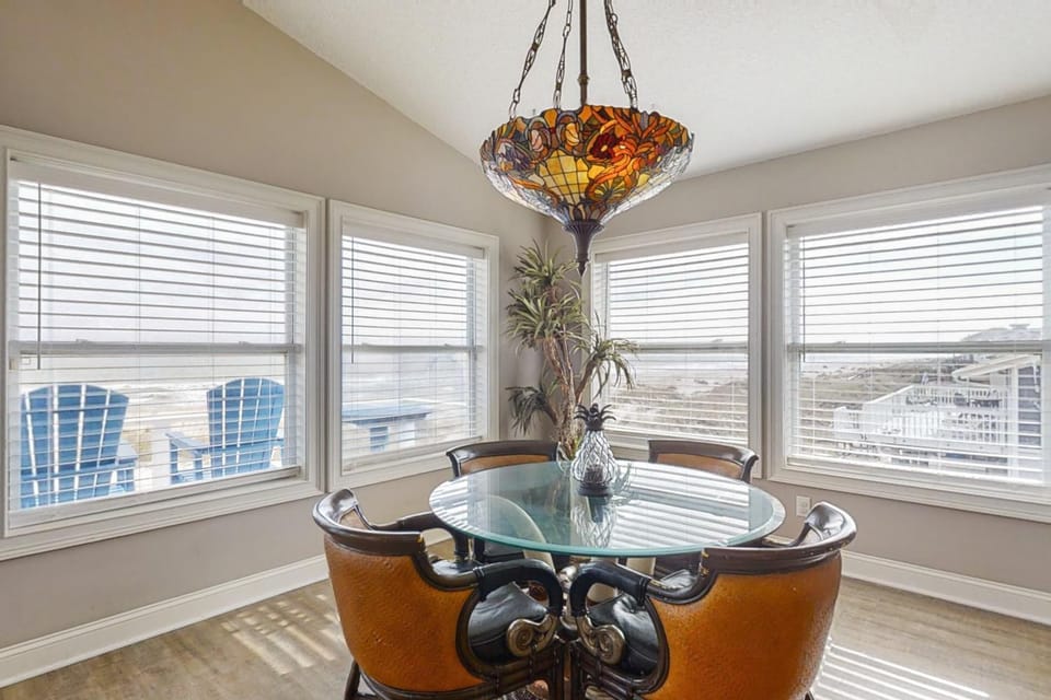 Seating area, Dining area