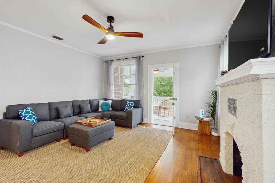 TV and multimedia, Living room, Seating area