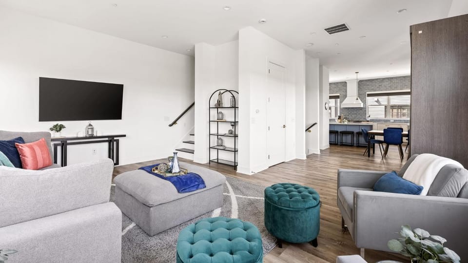 Spacious SoHo-Style Townhouse-Family Friendly House in Indianapolis