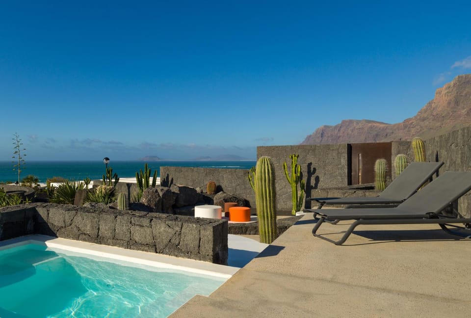 Nearby landmark, Day, Natural landscape, Mountain view, Sea view, Swimming pool, Swimming pool, sunbed