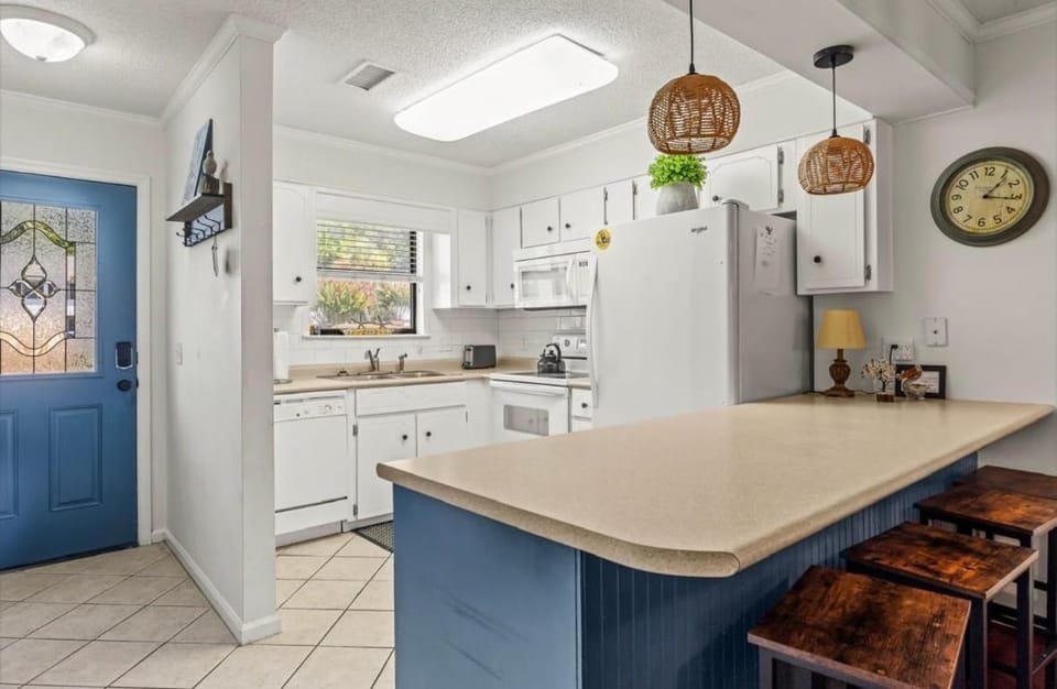Kitchen or kitchenette, kitchen