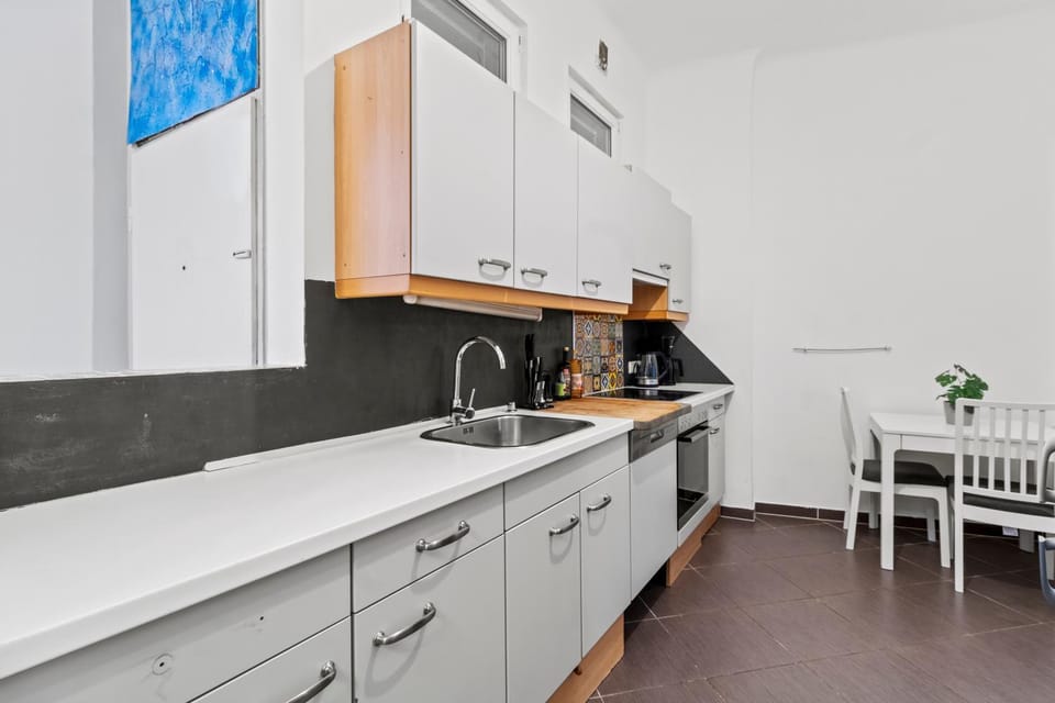 Huge 5BR Group Apartment - Sleeps 20 - Near U3 Apartment in Vienna