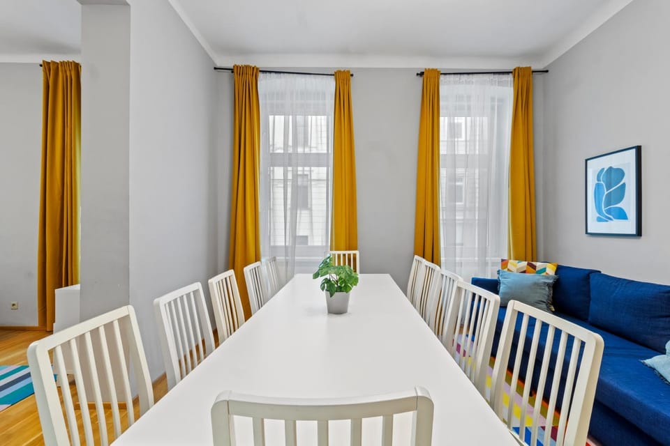 Huge 5BR Group Apartment - Sleeps 20 - Near U3 Apartment in Vienna