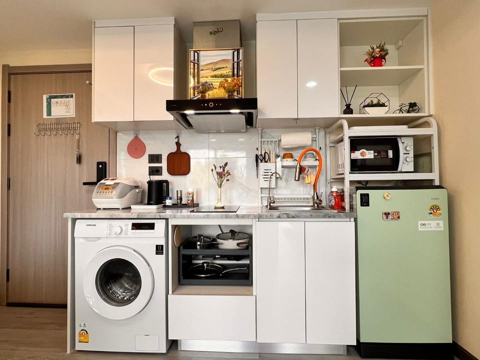 Kitchen or kitchenette, stove, toaster, washing machine