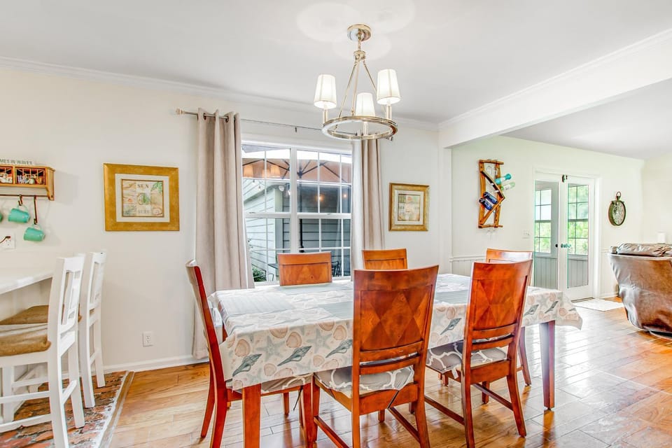 Seating area, Dining area