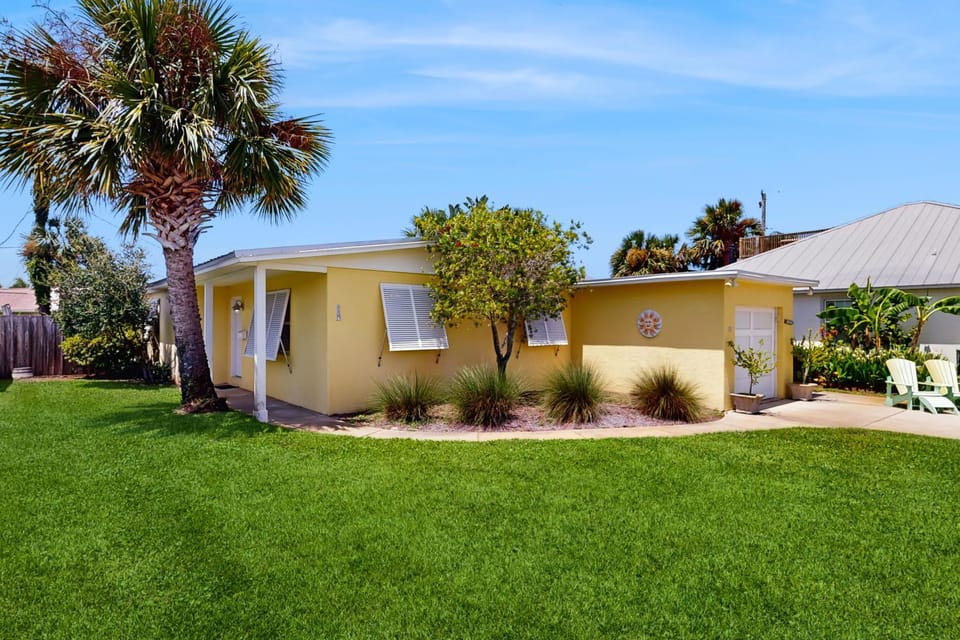 Property building, Spring, Day, Garden