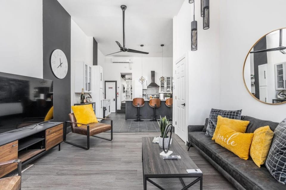 Luxurious Downtown Penthouse Great Views House in Crawfordsville