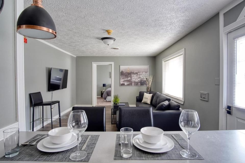 Childrens Musuem - Spacious - Free Parking- Family Friendly House in Indianapolis