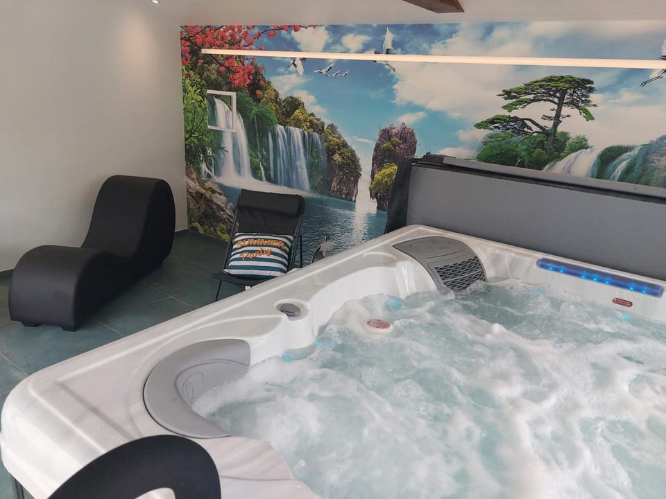 Hot Tub, Spa and wellness centre/facilities