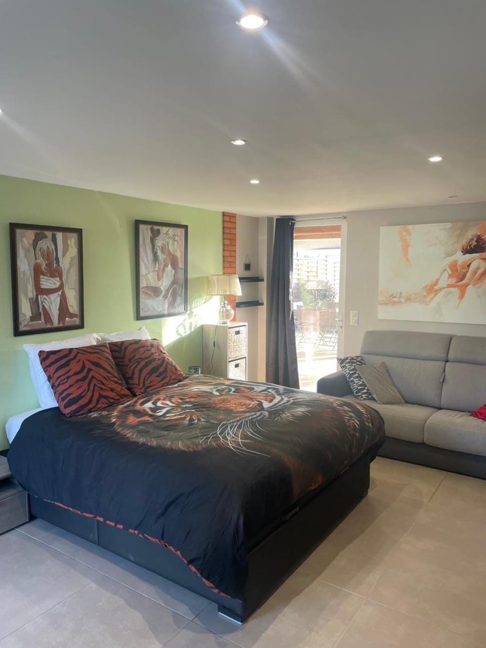 Bed, Photo of the whole room, Bedroom