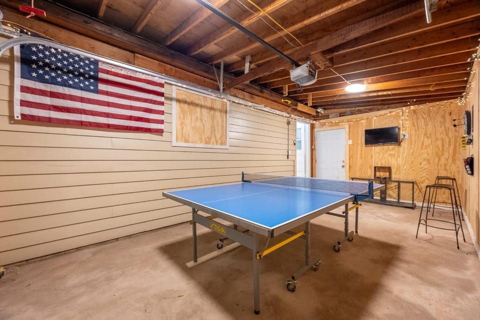 Charming Cottage - Game Room - Yard- Family Friendly House in Indianapolis