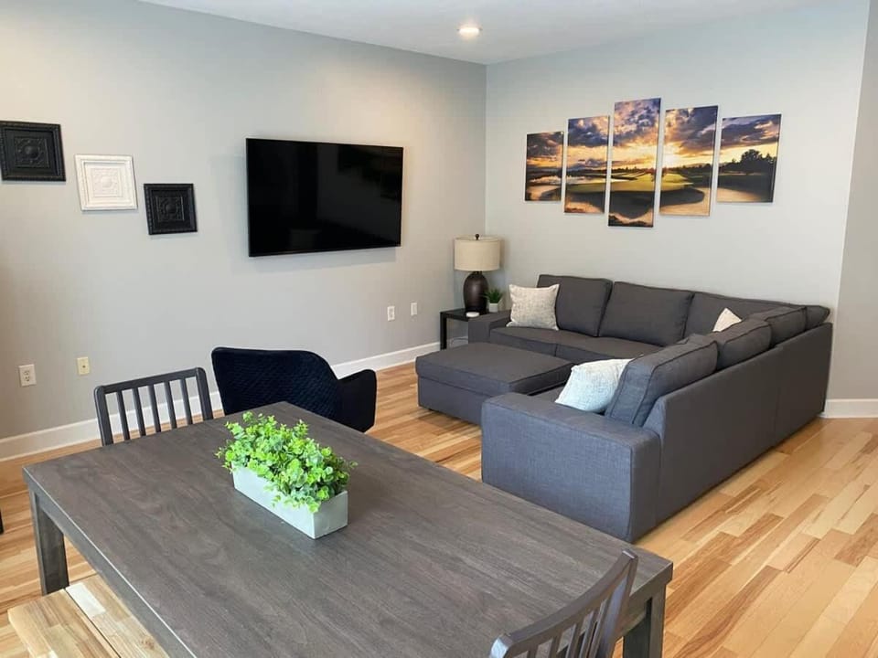 3BR Downtown with Private Garage-Walk to Mass Ave-Family Friendly House in Indianapolis