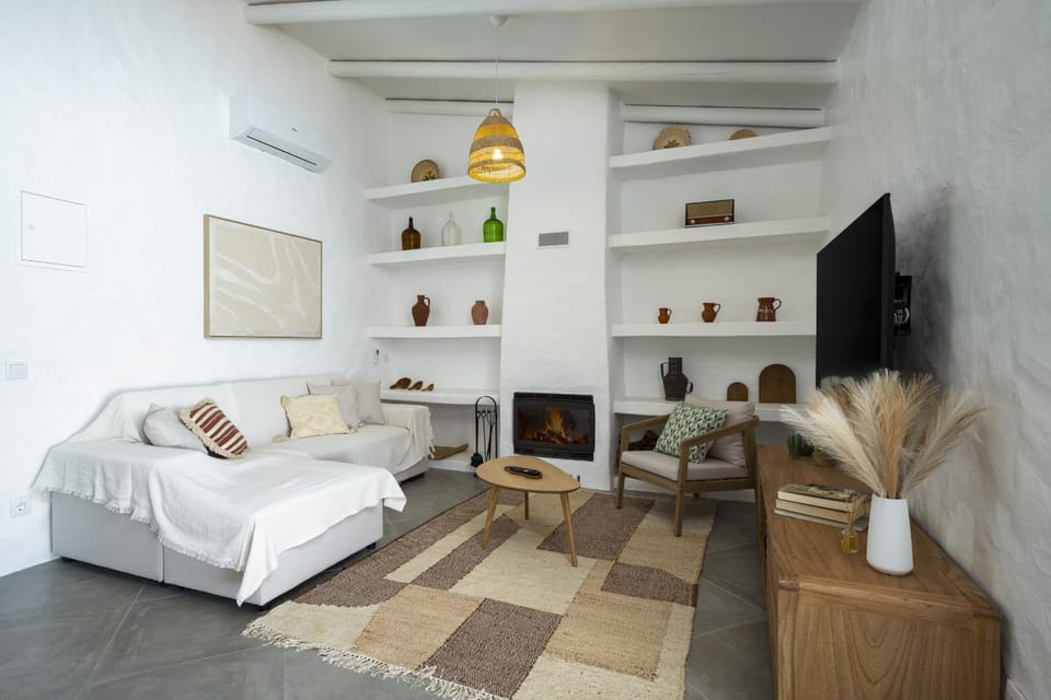 Communal lounge/ TV room, Living room