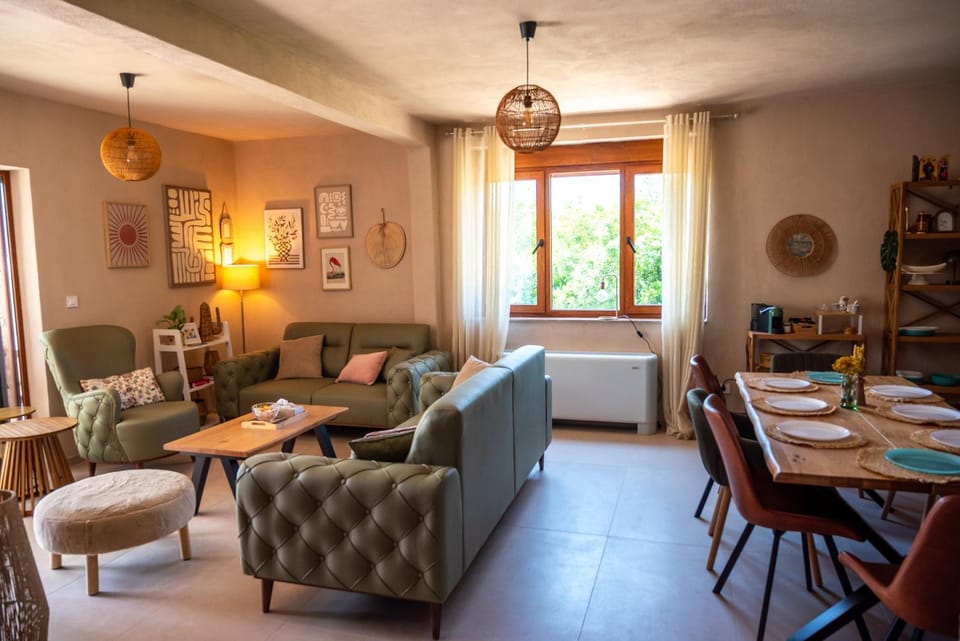 Living room, Dining area