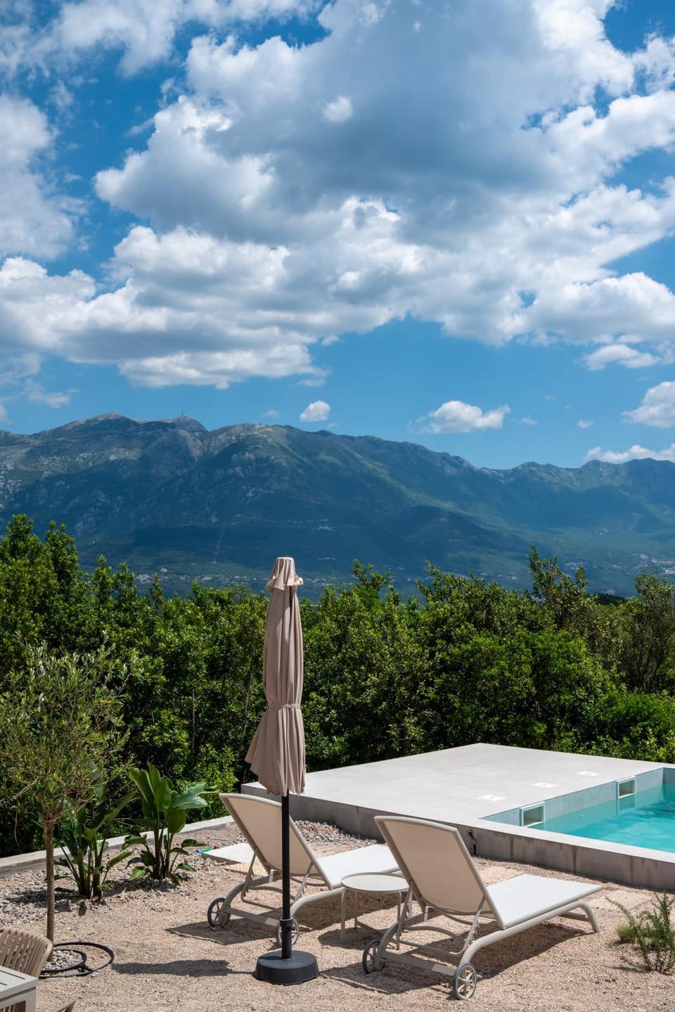 Day, Natural landscape, Mountain view, Pool view, Swimming pool, sunbed