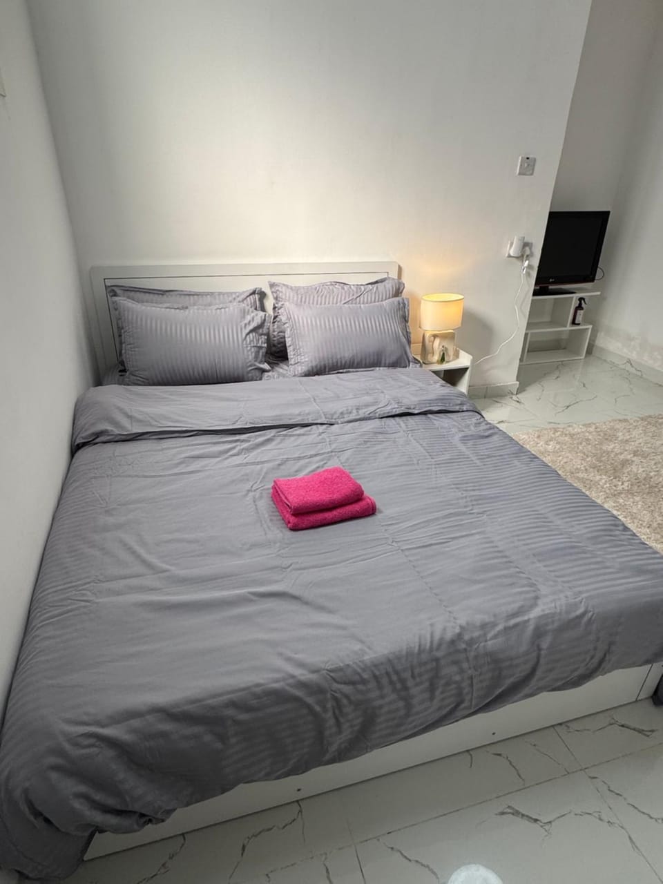 Photo of the whole room, Bedroom, towels