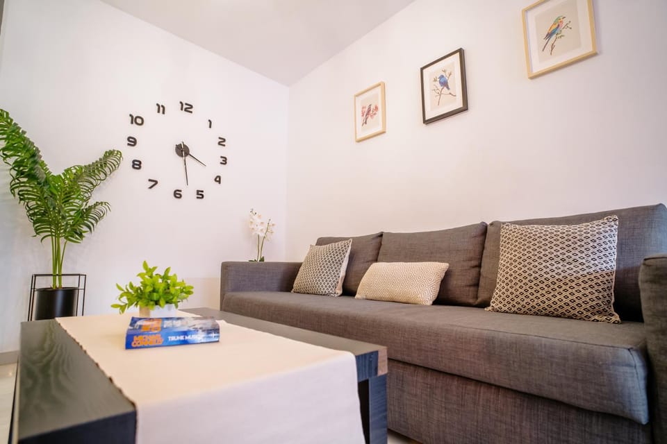 TV and multimedia, Living room, Seating area, Area and facilities
