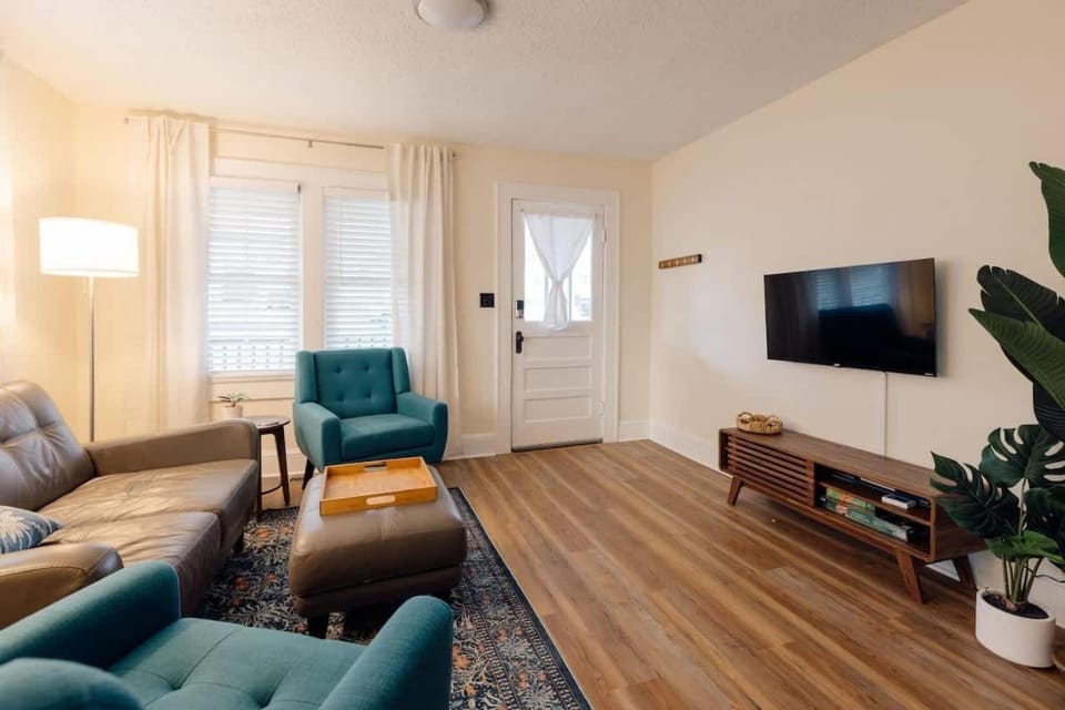Highland Cottage in the Heart of Johnson City House in Johnson City