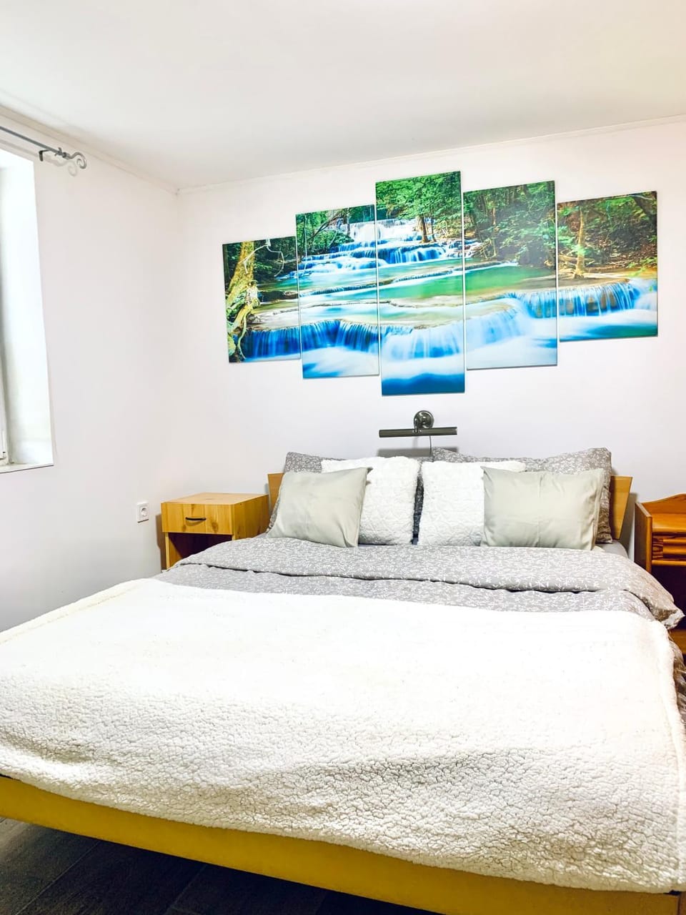 Bed, Photo of the whole room