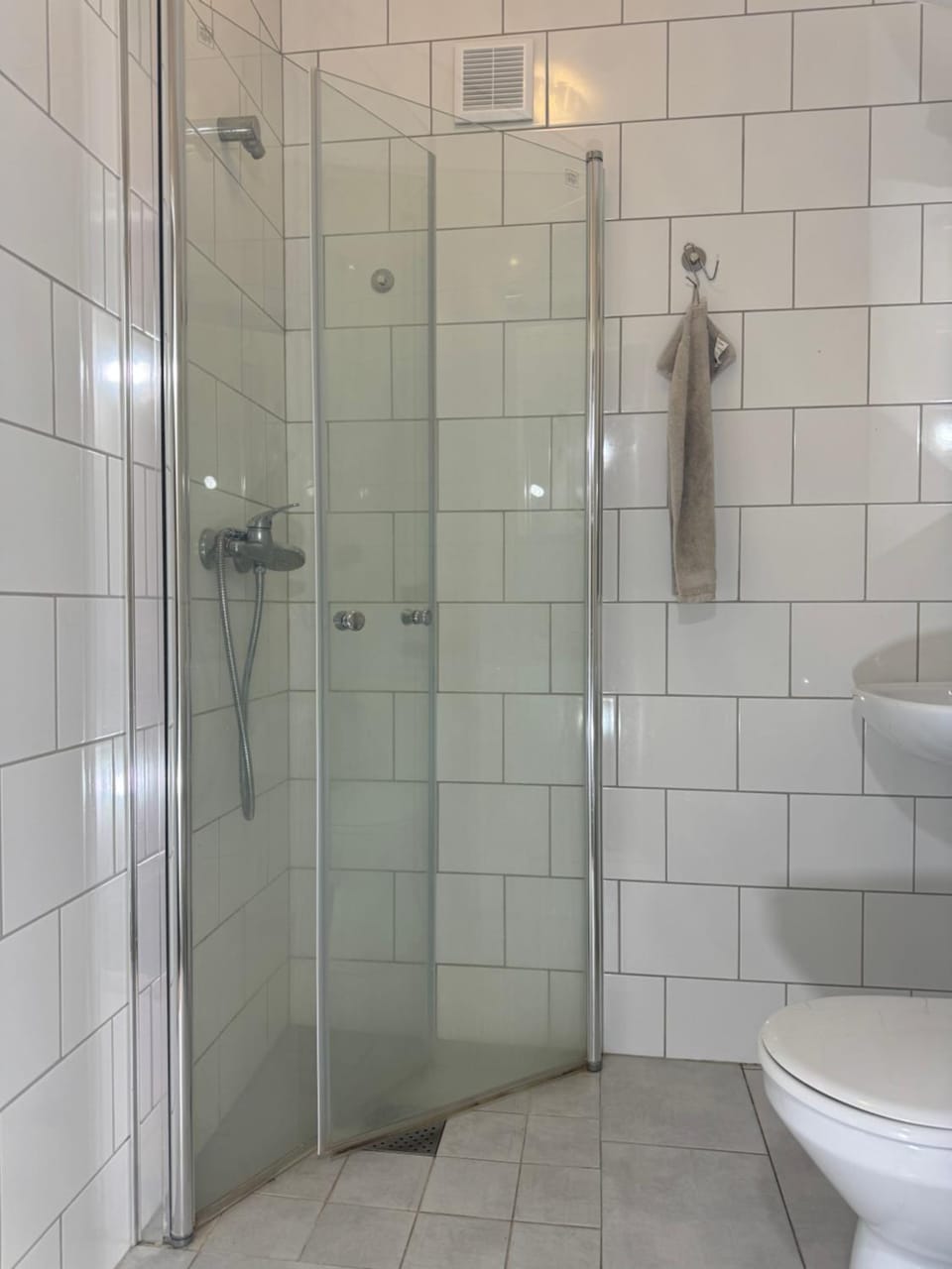 Shower, Toilet