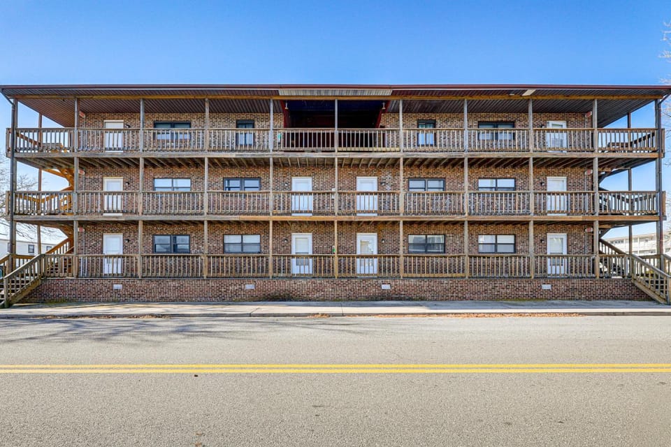 Walk to Ocean City Beach! Cozy Couples Retreat House in Ocean City
