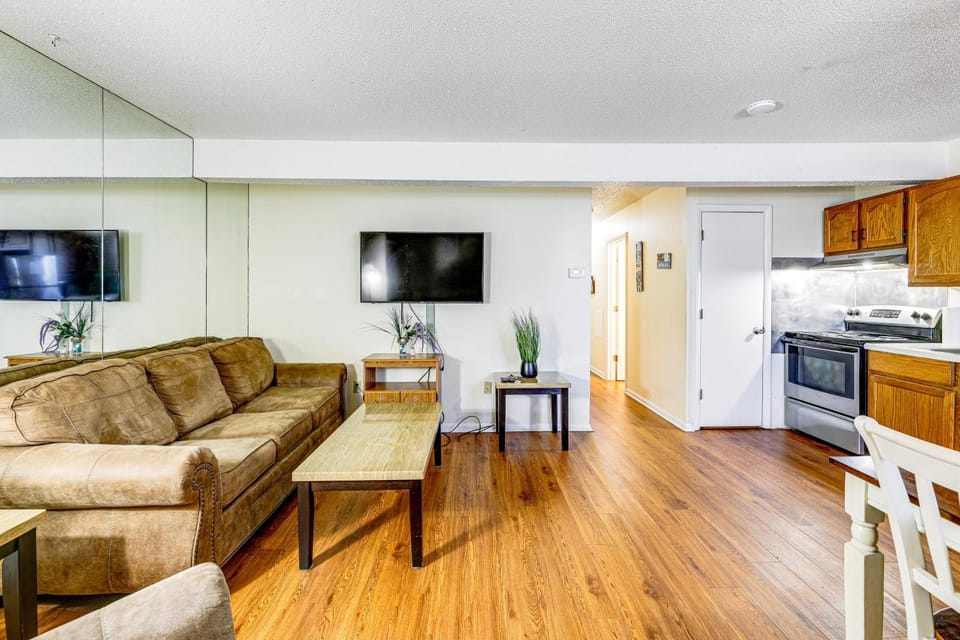 Walk to Ocean City Beach! Cozy Couples Retreat House in Ocean City