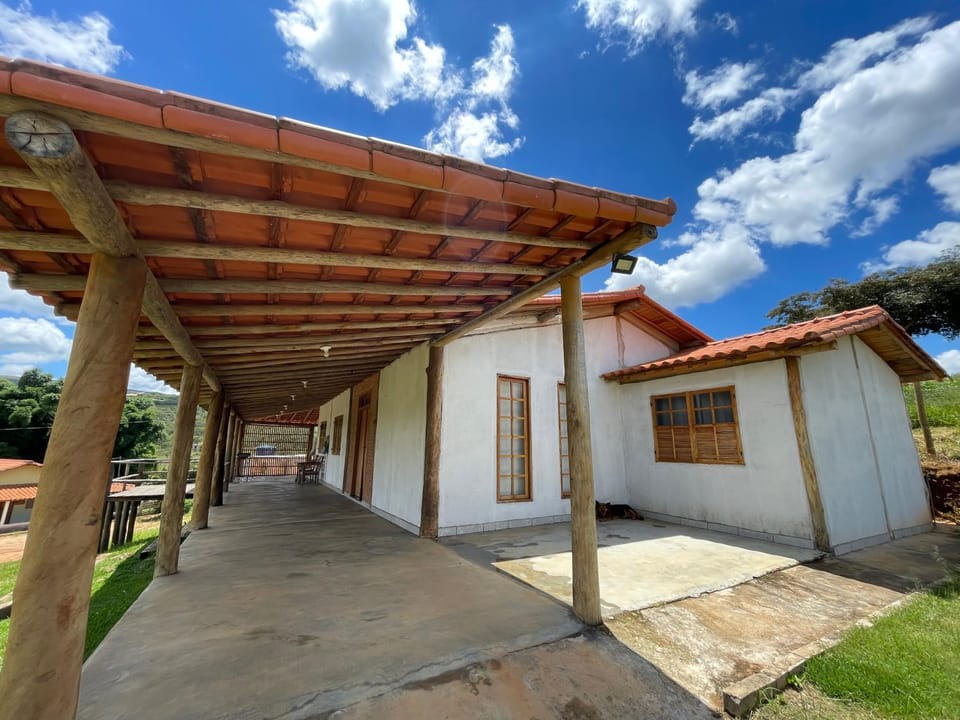 Casa Amarela House in Carrancas