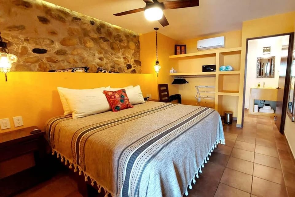 Bed, Photo of the whole room, Bedroom, air conditioner