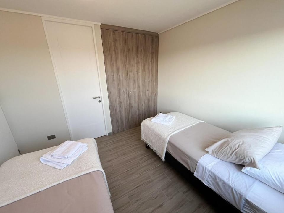 Bed, Bedroom, towels, wardrobe
