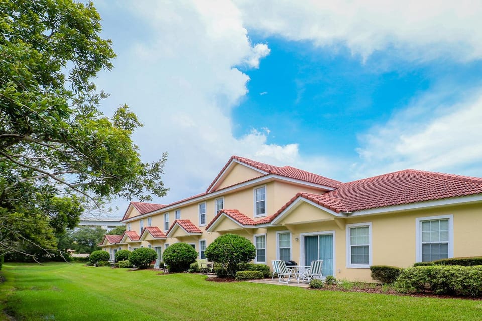 Property building, Day, Garden