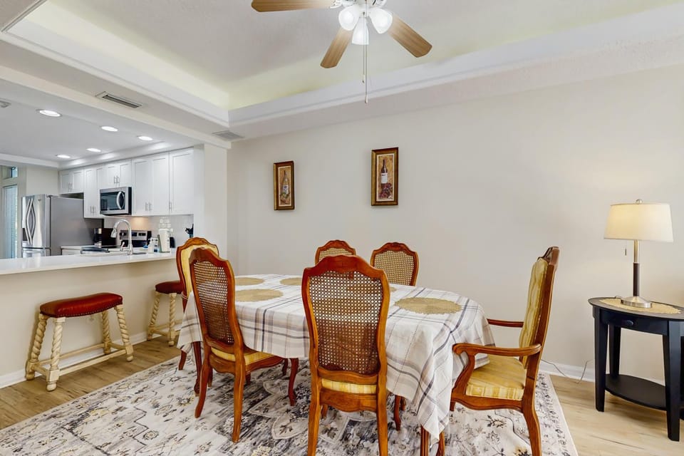 Seating area, Dining area
