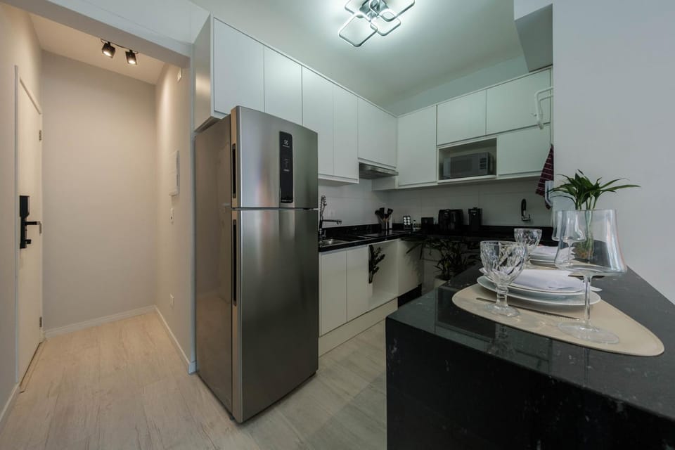 Coffee/tea facilities, Kitchen or kitchenette, stove
