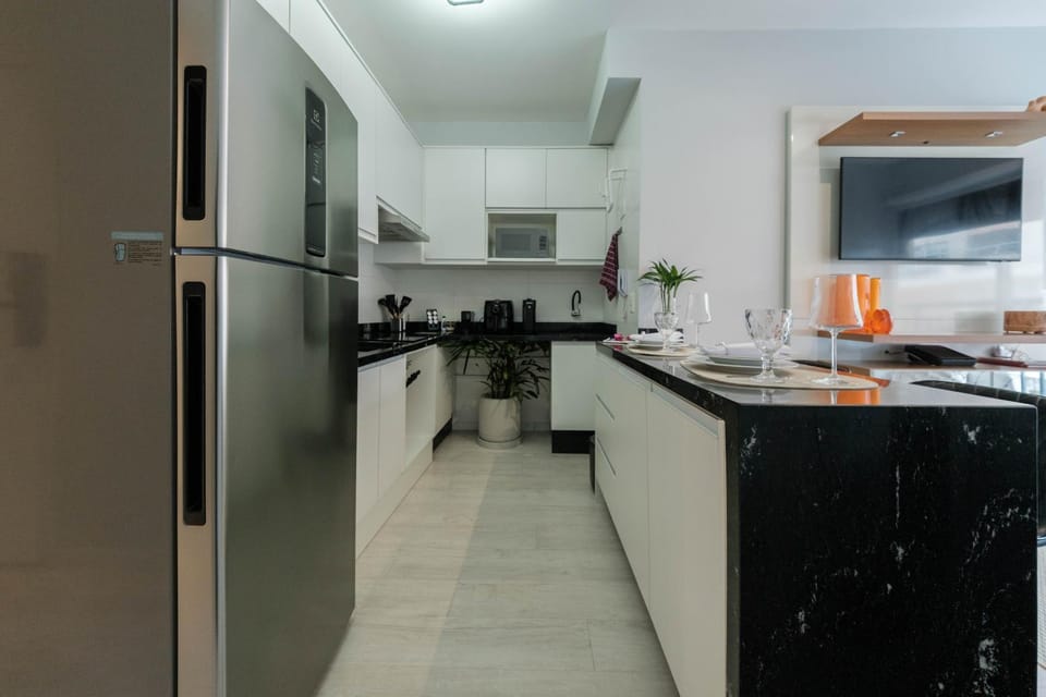 Kitchen or kitchenette, Dining area, minibar, stove