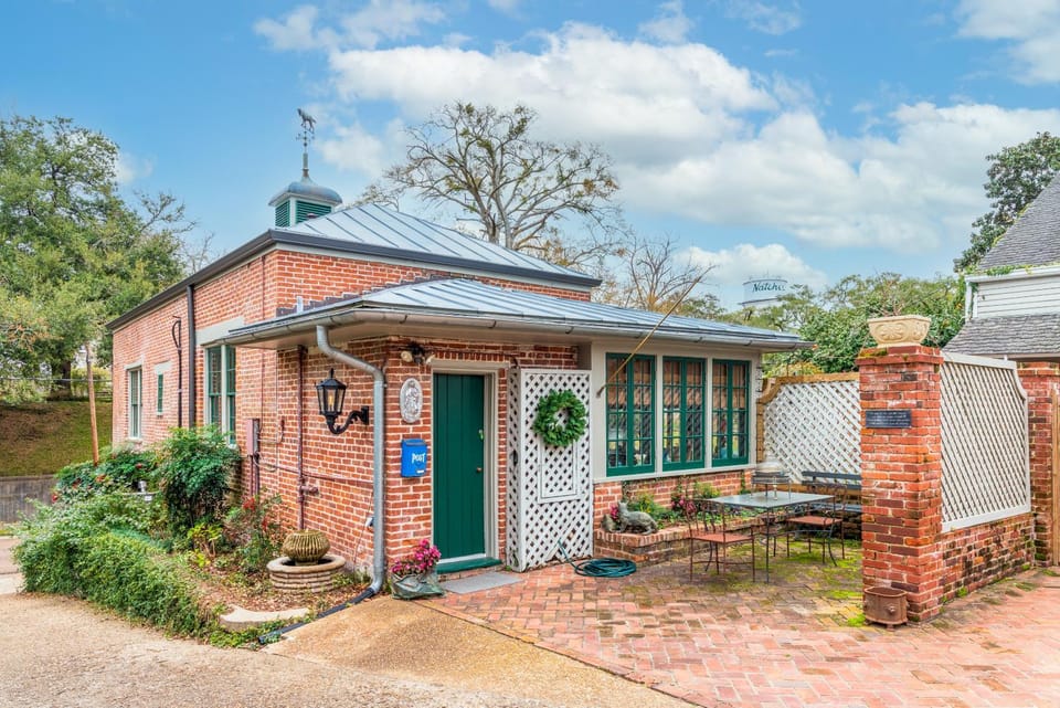 Terrace Carriage House House in Natchez