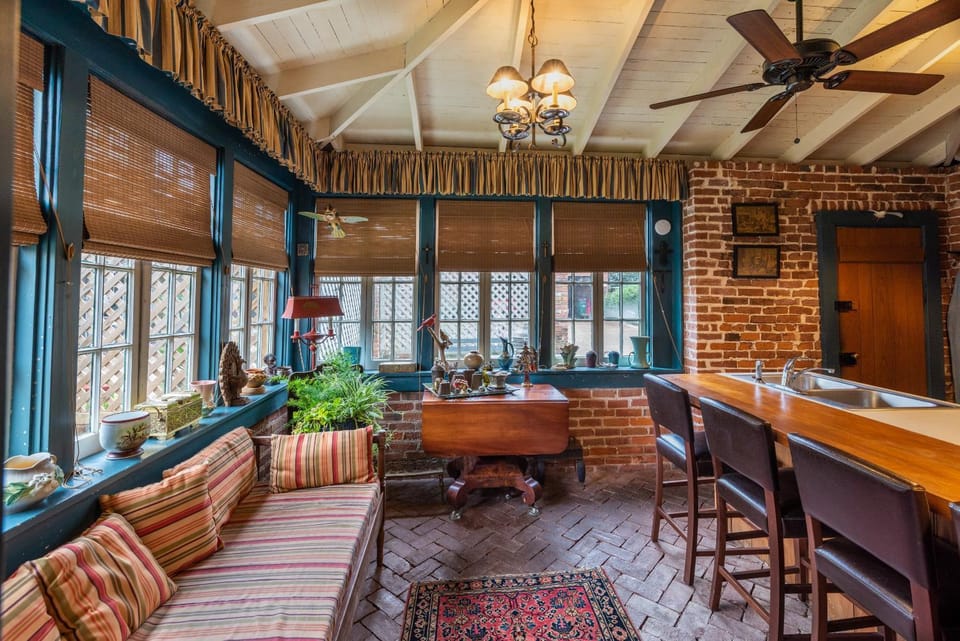 Terrace Carriage House House in Natchez