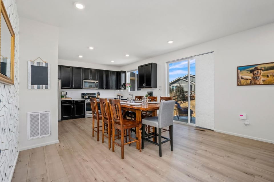 Day, Kitchen or kitchenette, Dining area, furniture, microwave