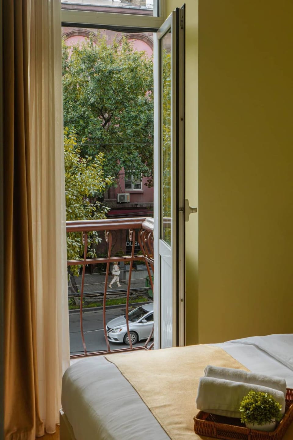 Bed, View (from property/room), Balcony/Terrace, Bedroom, Street view