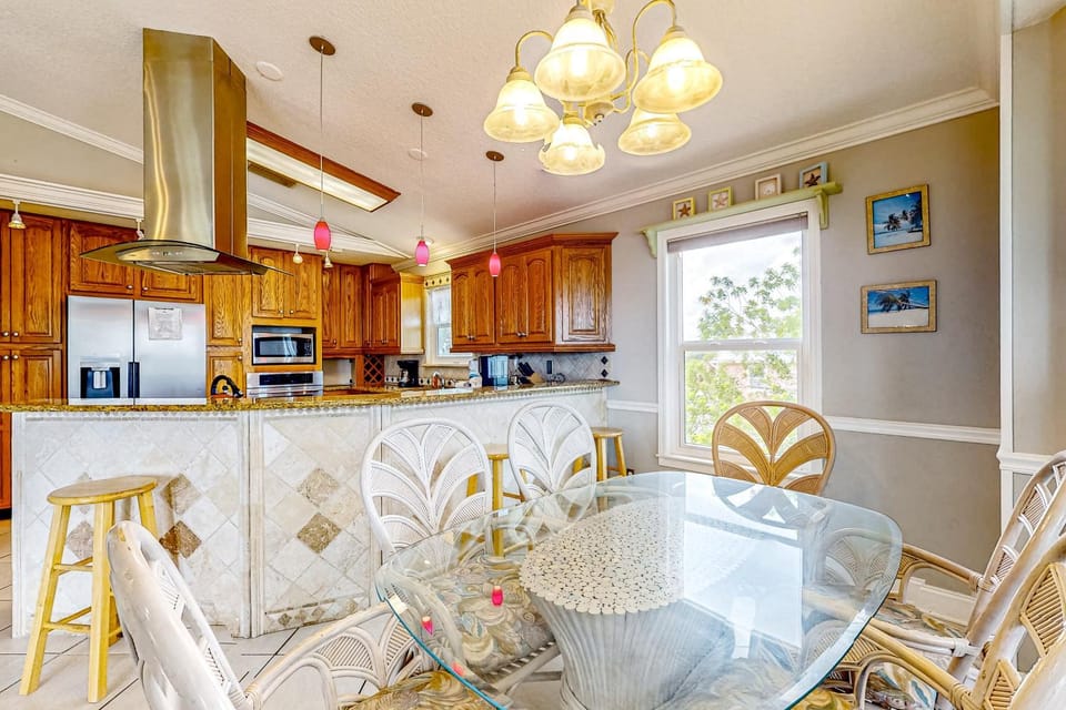 Kitchen or kitchenette, Seating area, Dining area, dishwasher, stove