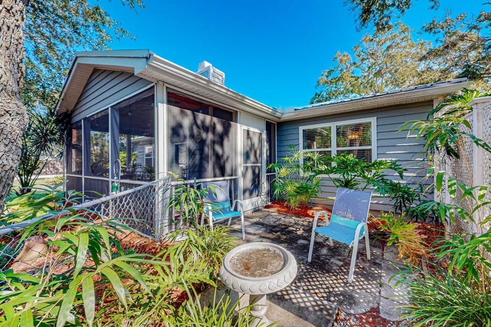 Property building, Patio, Day, Garden