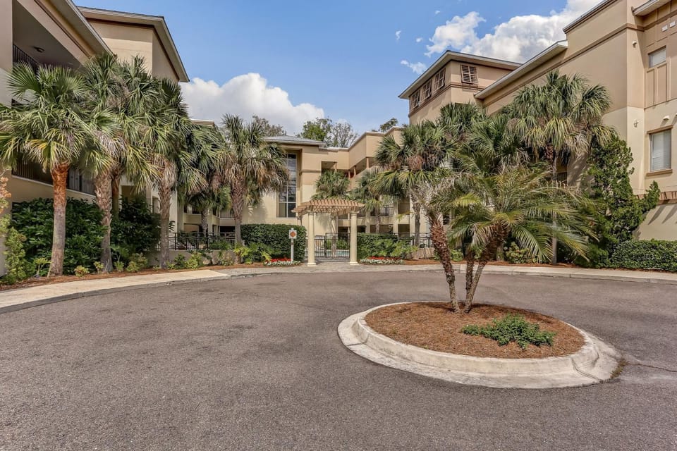 Property building, Facade/entrance, Day, Garden