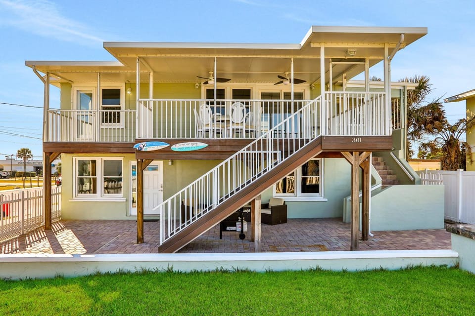 Property building, Patio, Day, View (from property/room), Balcony/Terrace