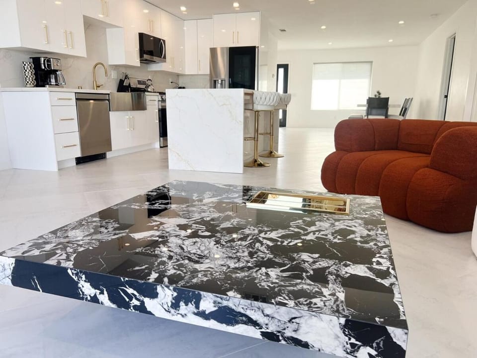 Luxury 3BR, 2BA Newly Renovated with Huge Backyard Villa in Mira Mesa