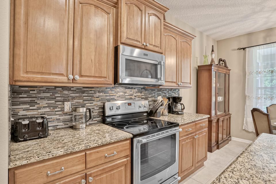 Coffee/tea facilities, Kitchen or kitchenette, dishwasher, oven