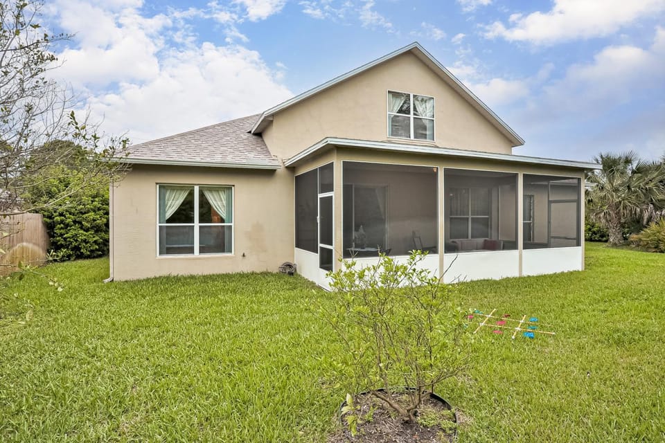 Property building, Facade/entrance, Day