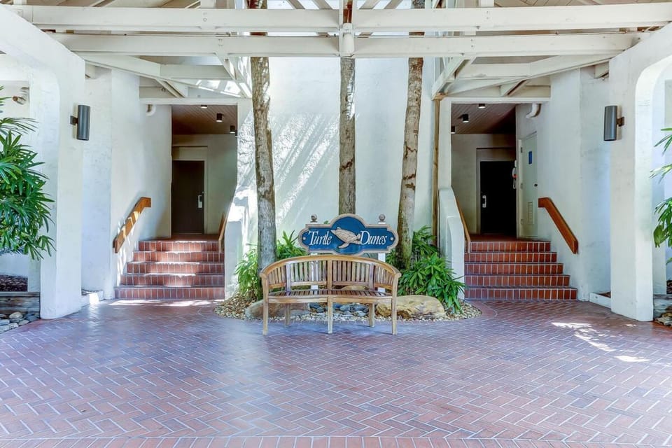 Property building, Facade/entrance, Day