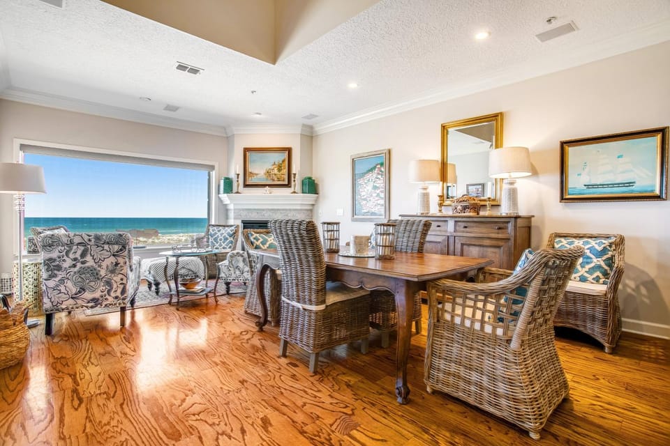 Seating area, Dining area