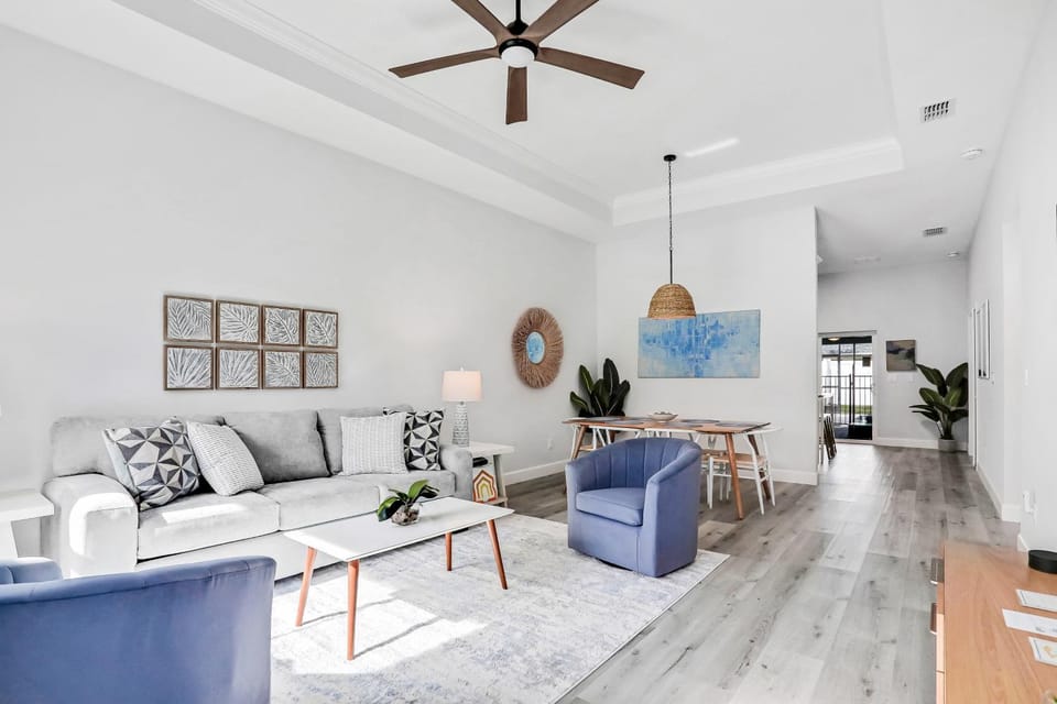 Living room, Seating area